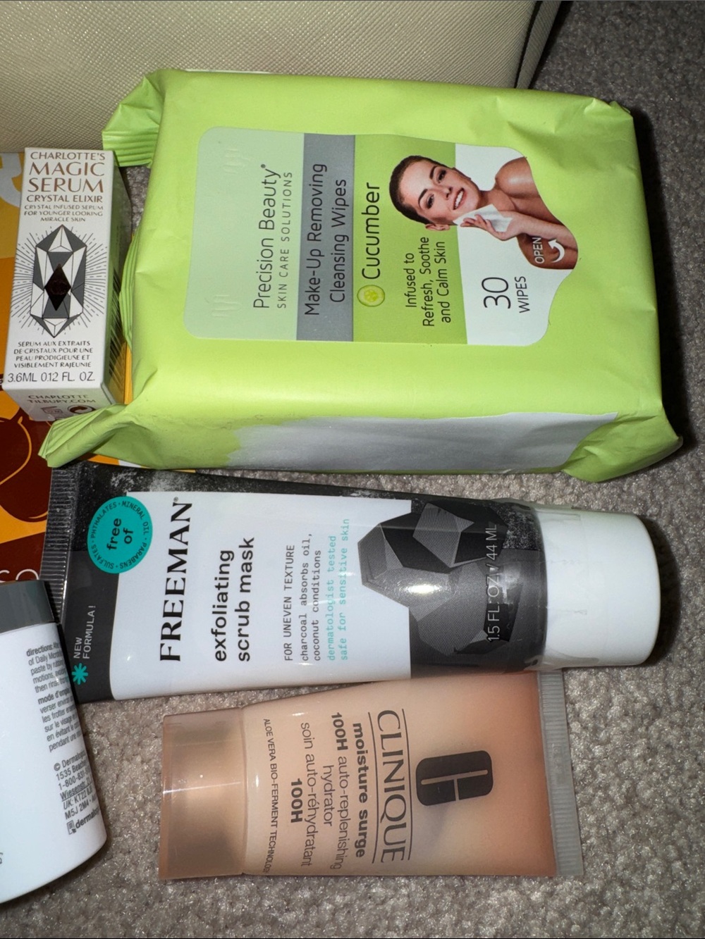 Clinique Peach-Toned Hydrating Cleanser Tube with Cream Cosmetic Pouch - Picture 2 of 3